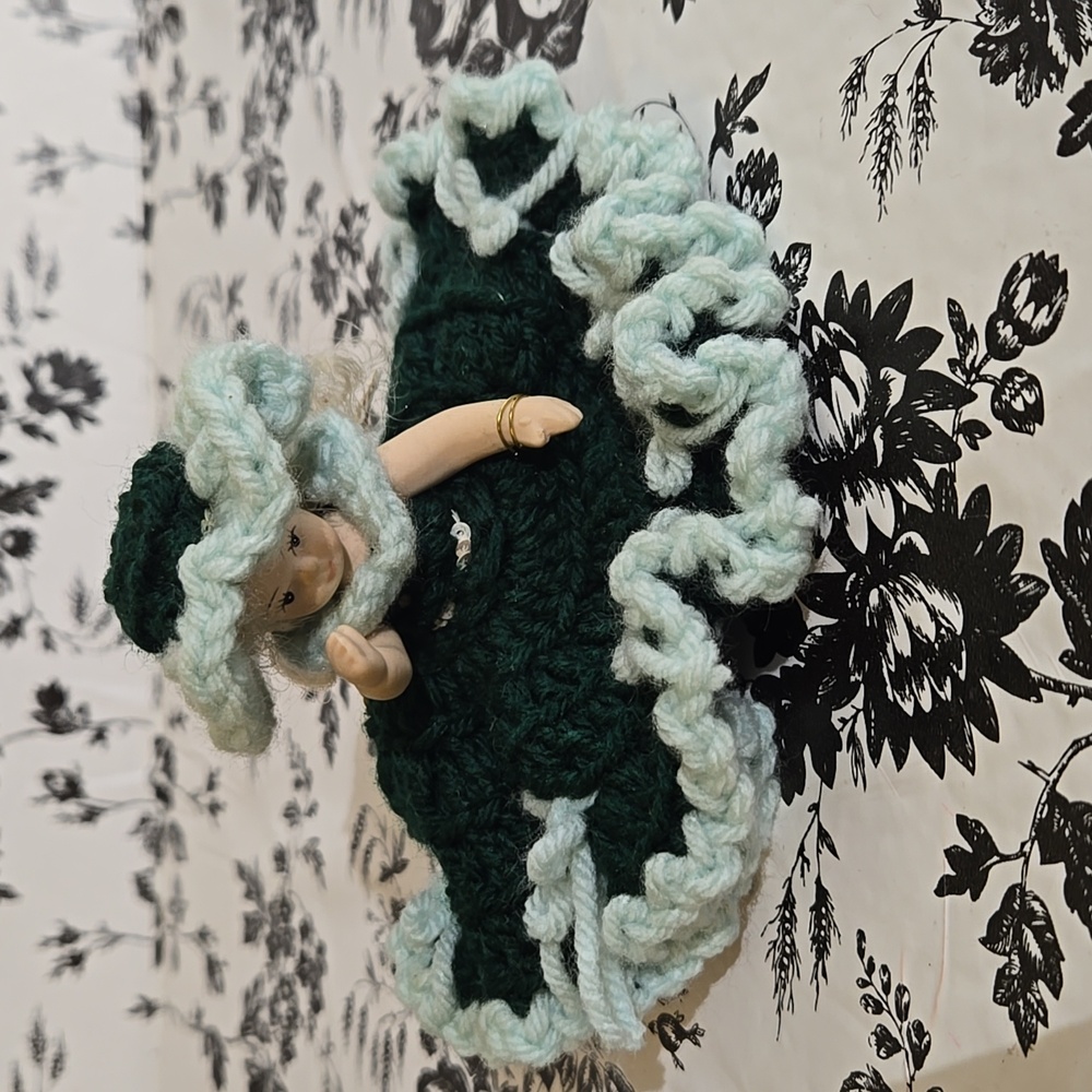 Crochet porcelain doll st13